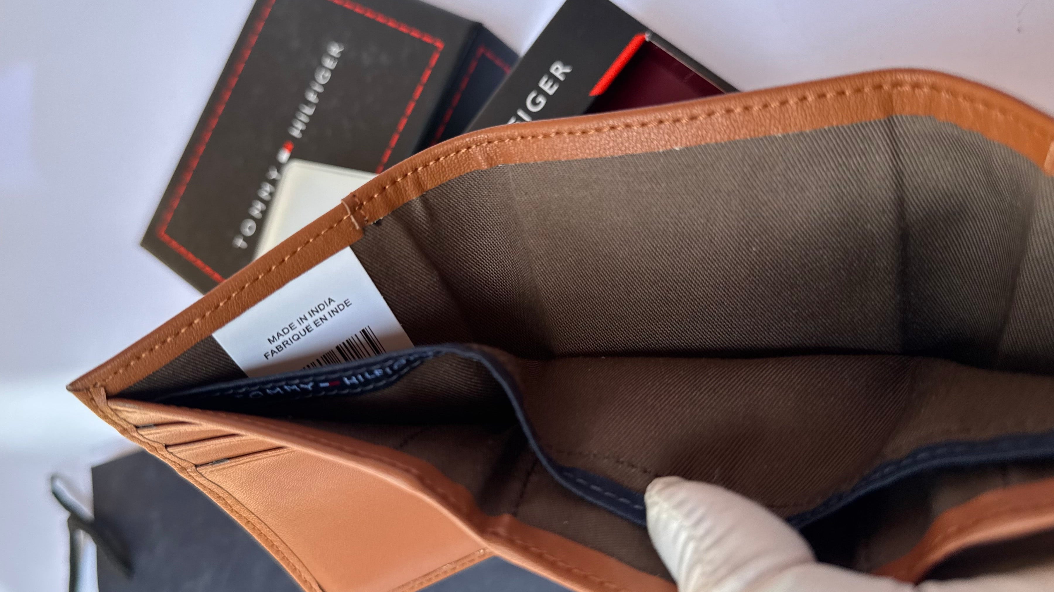 Tommy Hilfiger Trifold Mirror Wallet