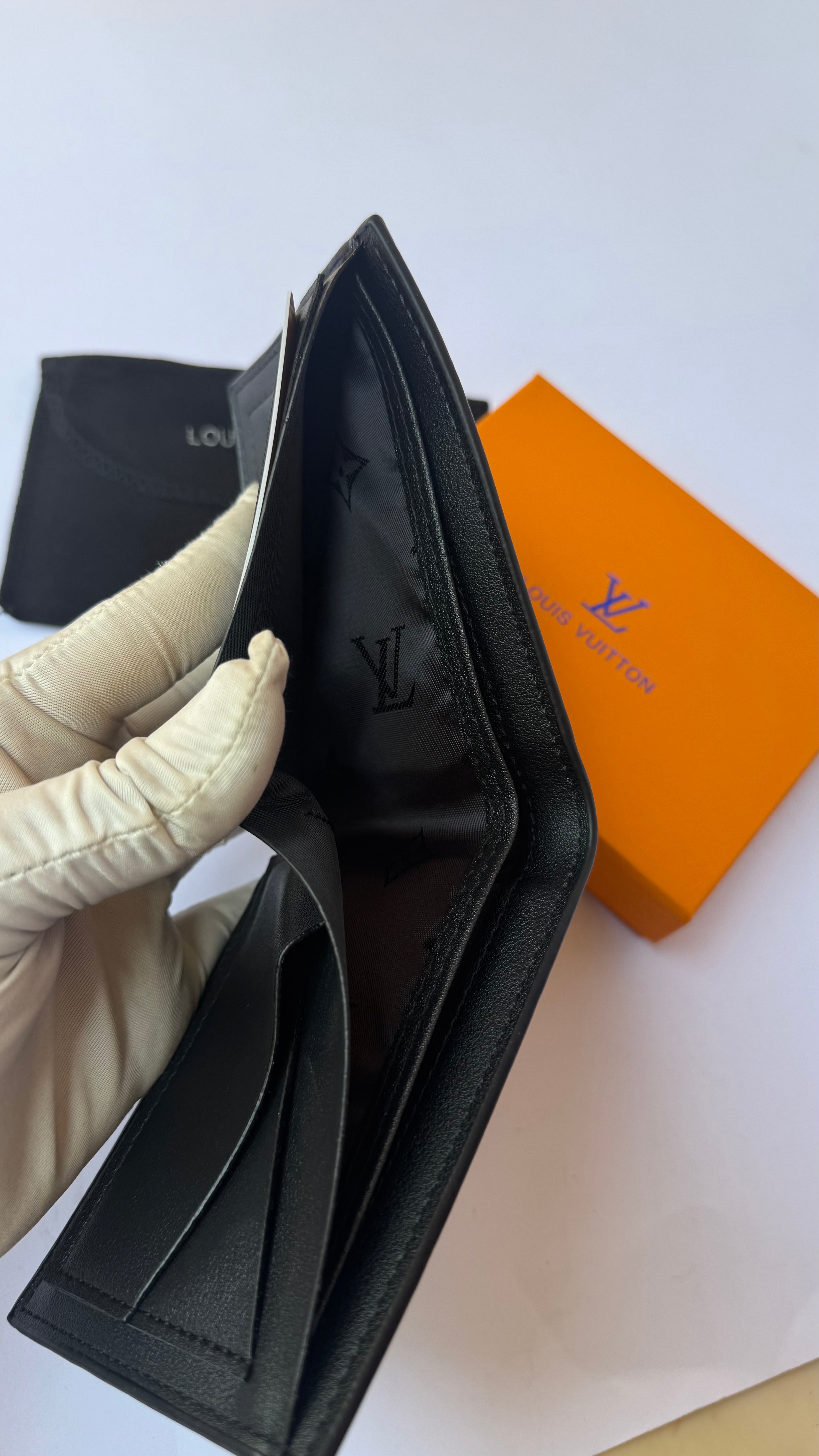 Louis Vuitton wallet-111