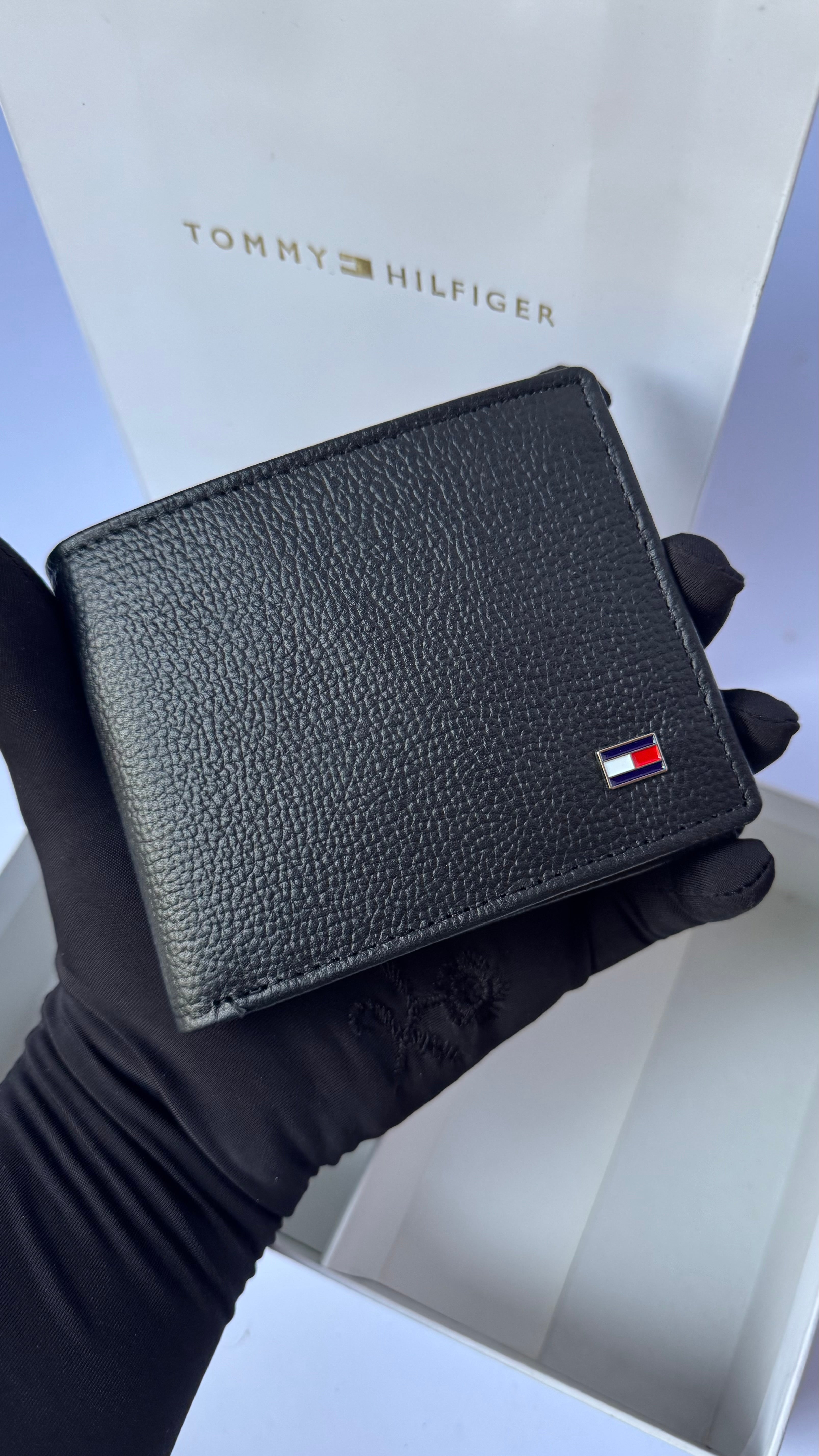 Tommy Hilfiger Wallet & Belt Gift Set