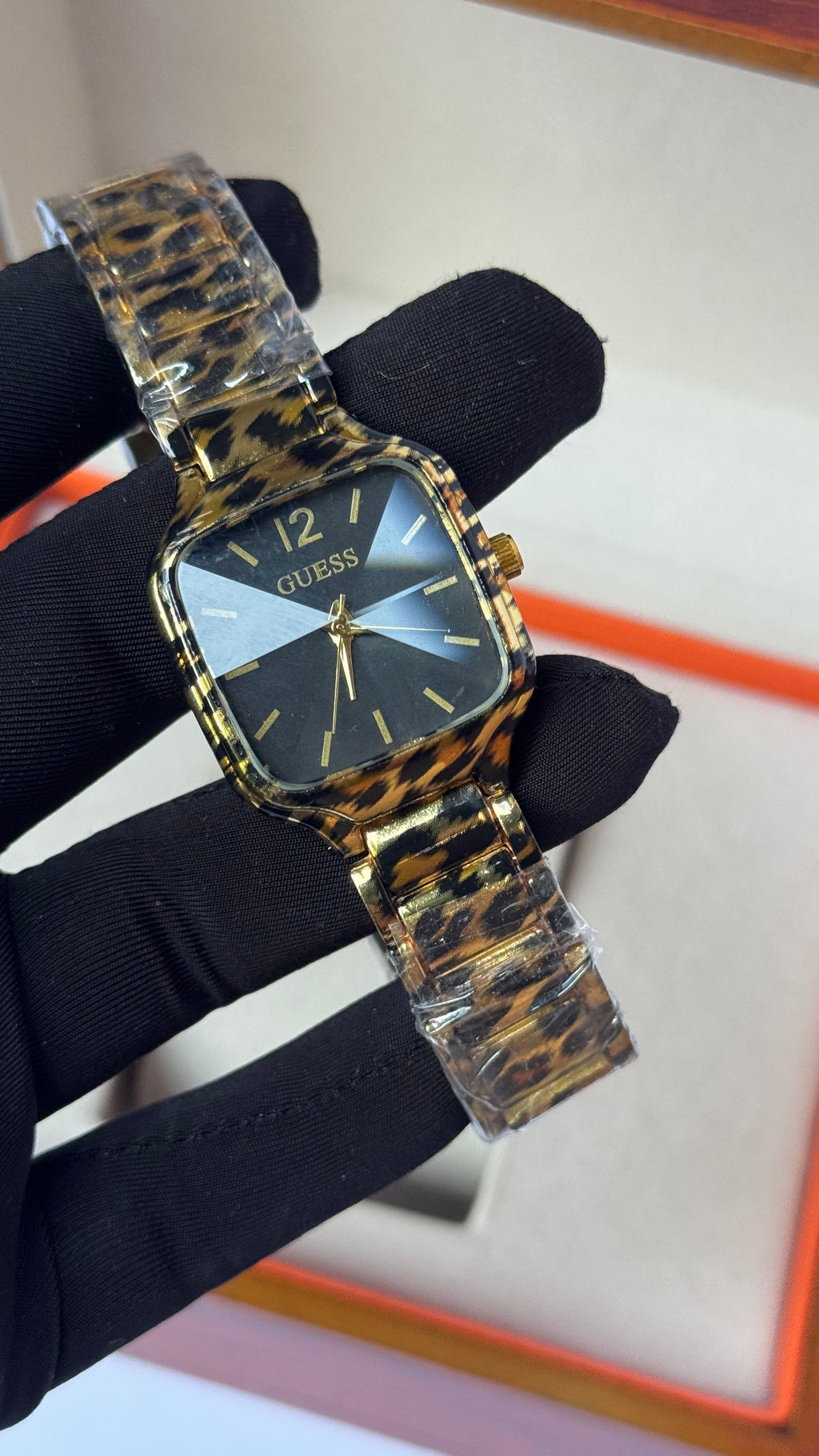 Guess Tiger Reflection  Model
