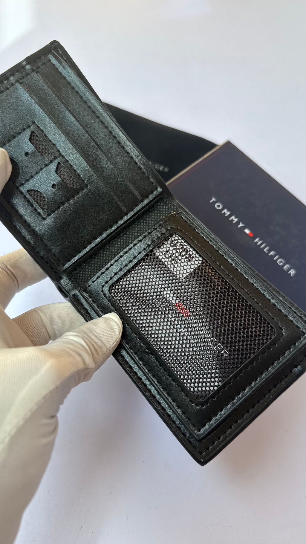 Tommy Hilfiger Wallet -128