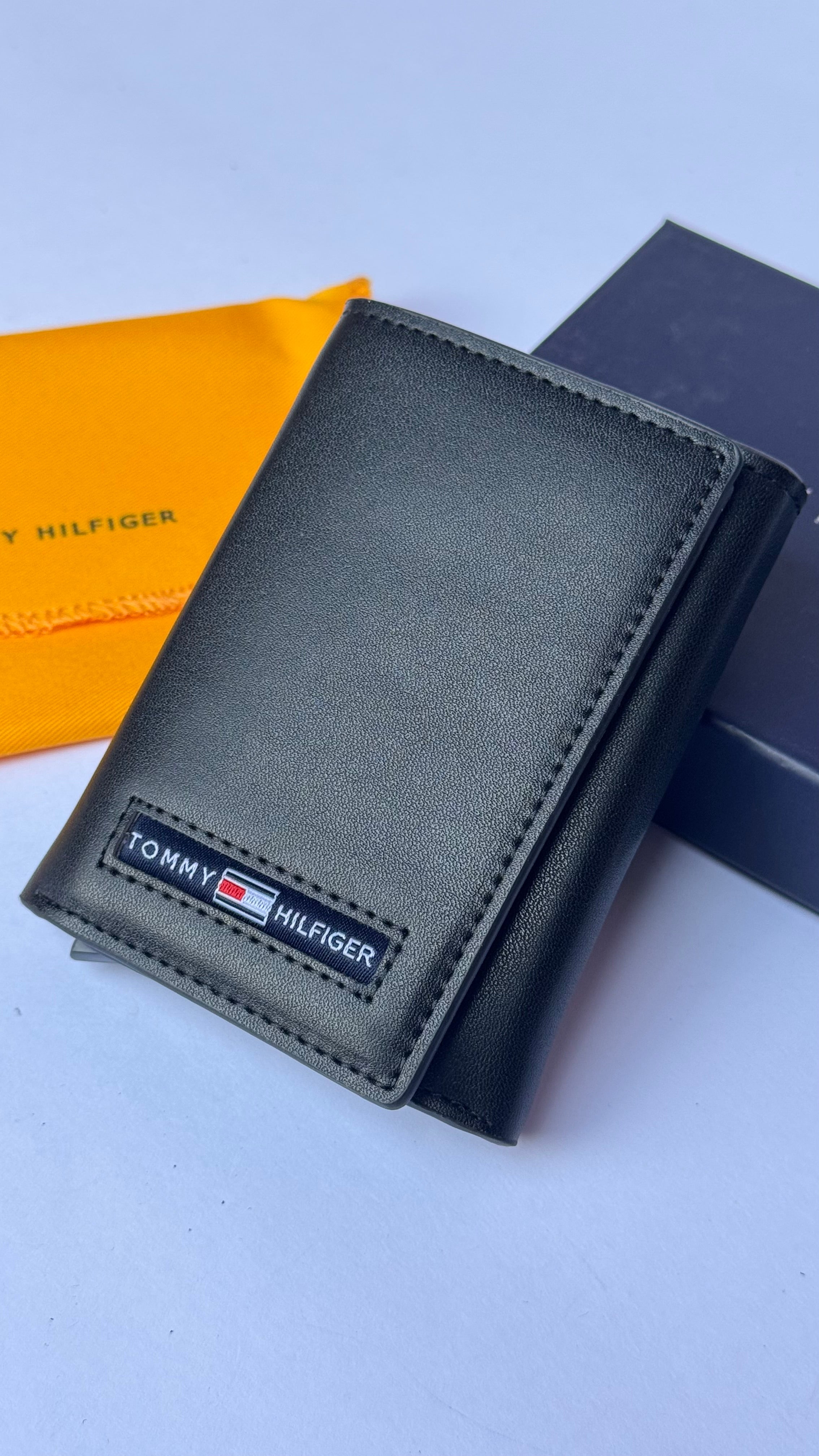 Tommy Hilfiger Automatic Trifold Wallet