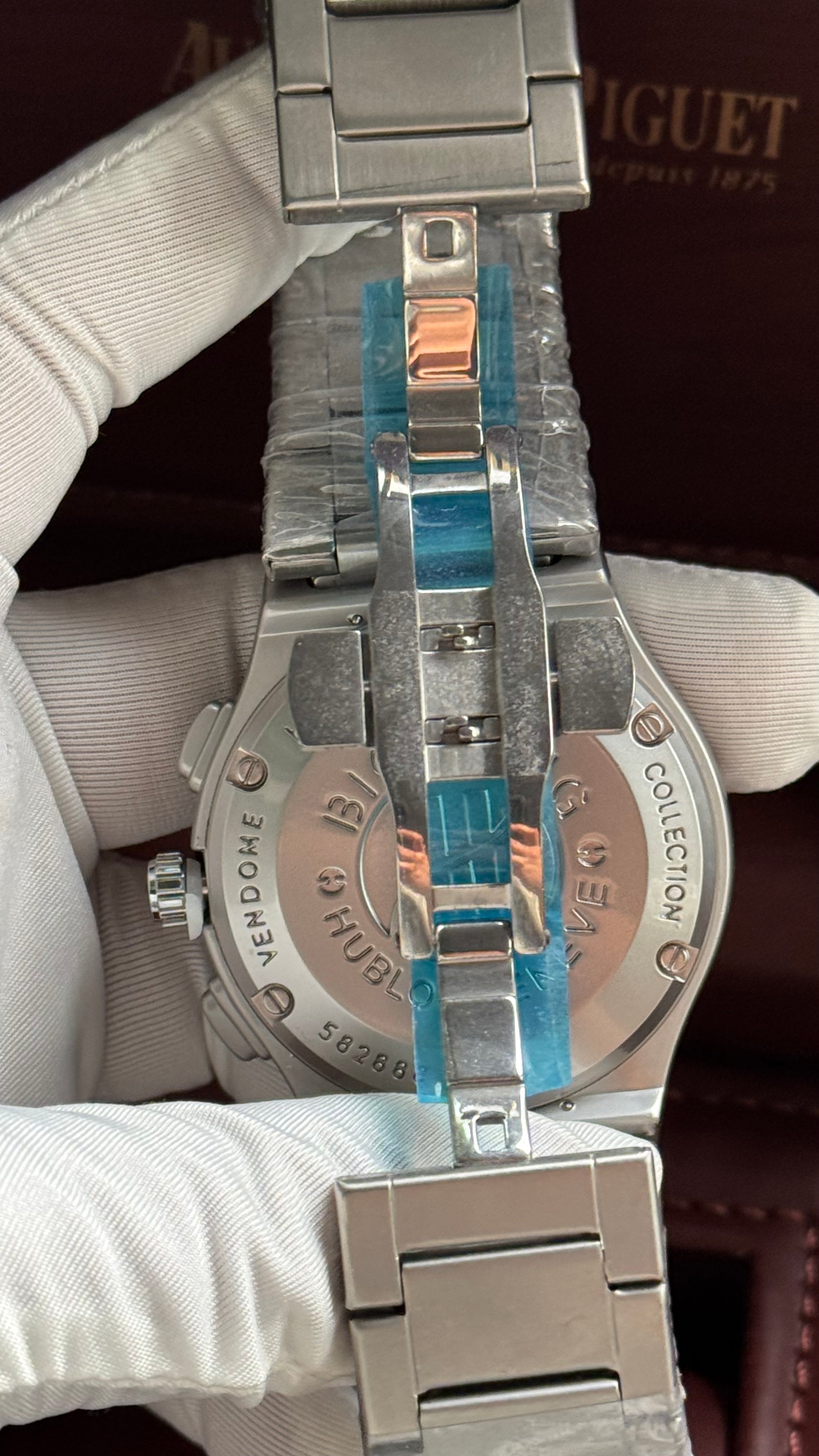 Hublot Metal Watch – Black, White & Green Dial