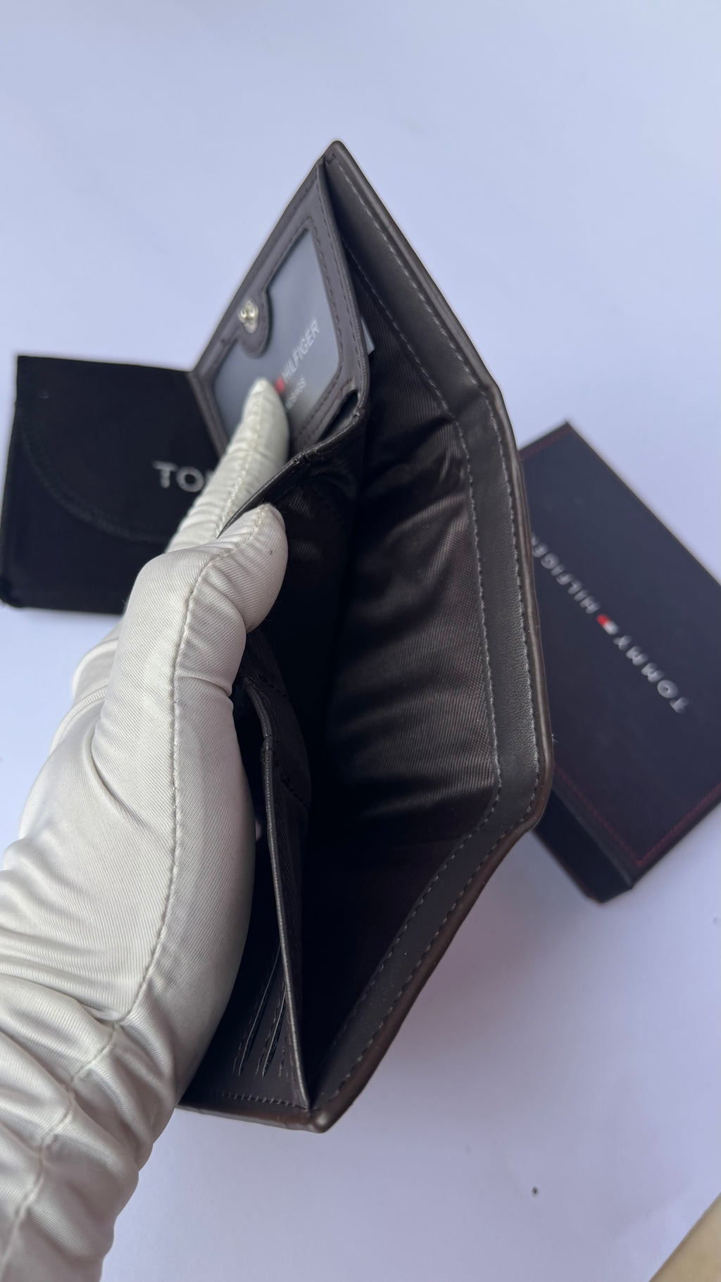 Tommy Hilfiger Smooth Leather Trifold Wallet