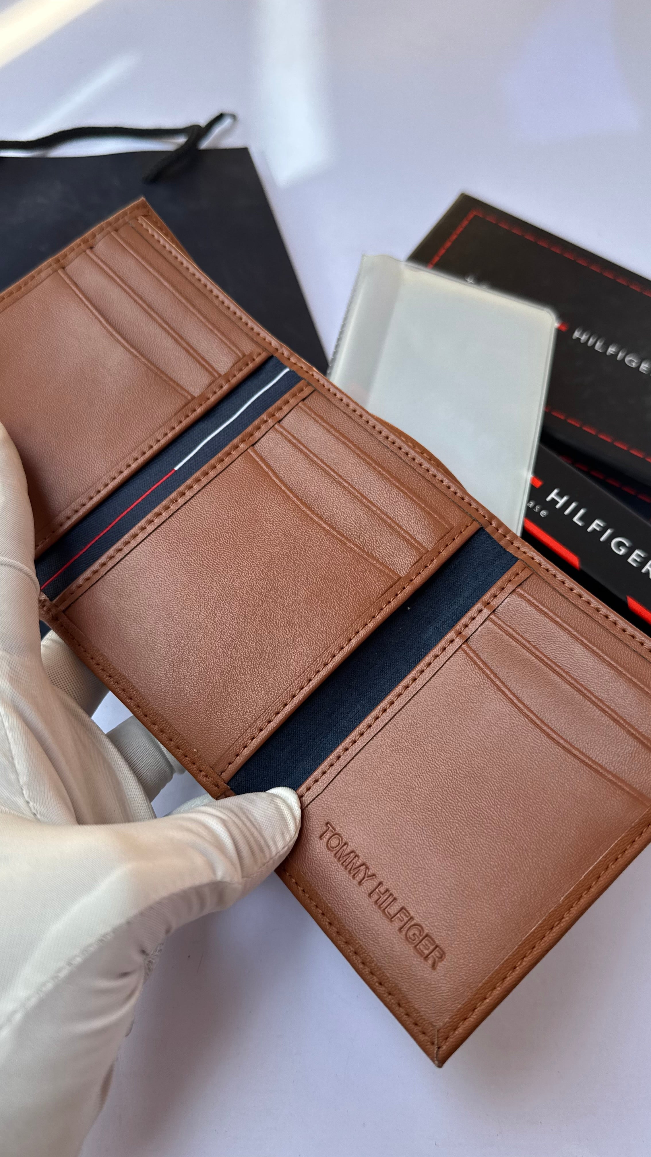 Tommy Hilfiger Trifold Mirror Wallet
