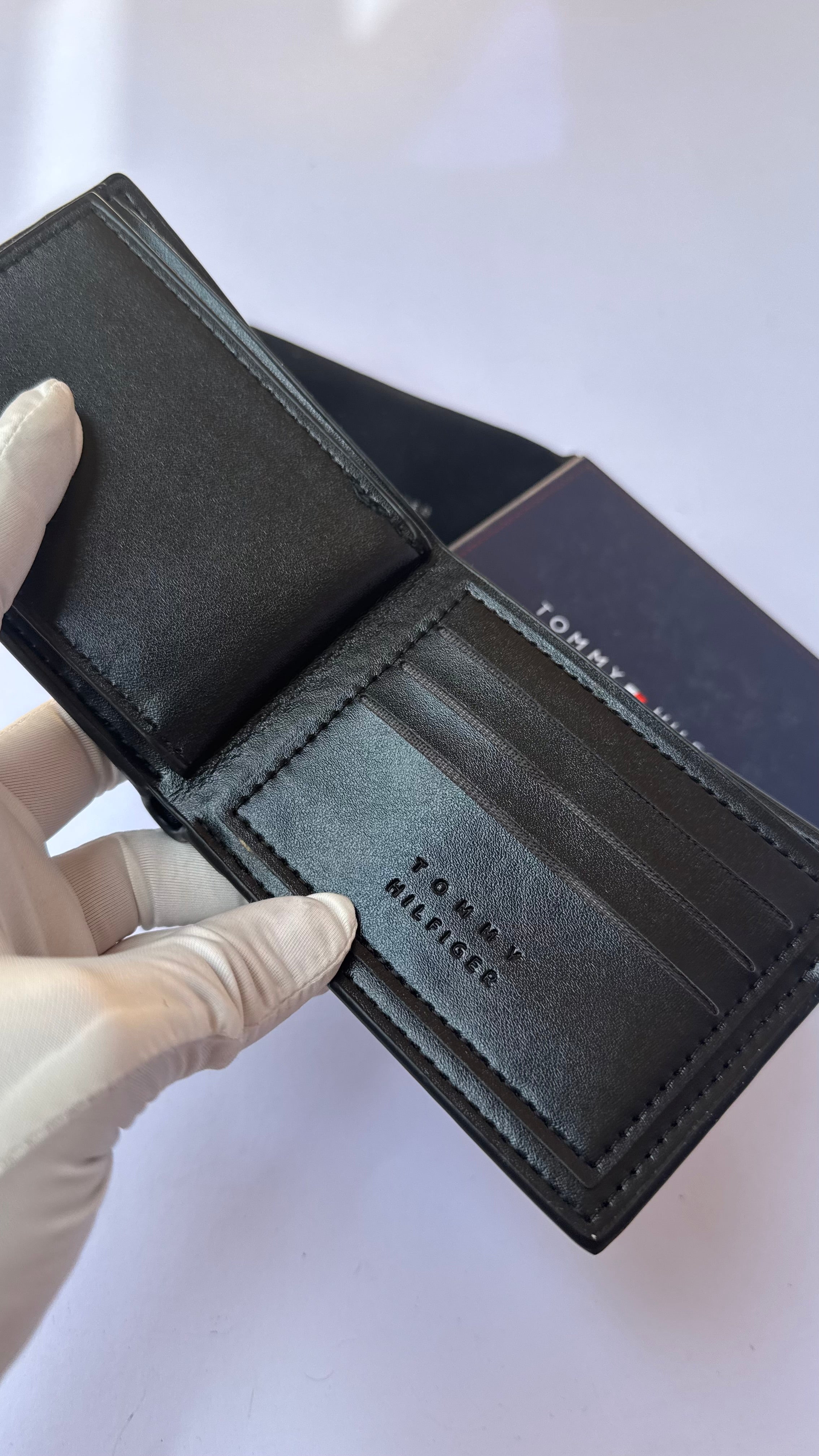 Tommy Hilfiger Wallet -128