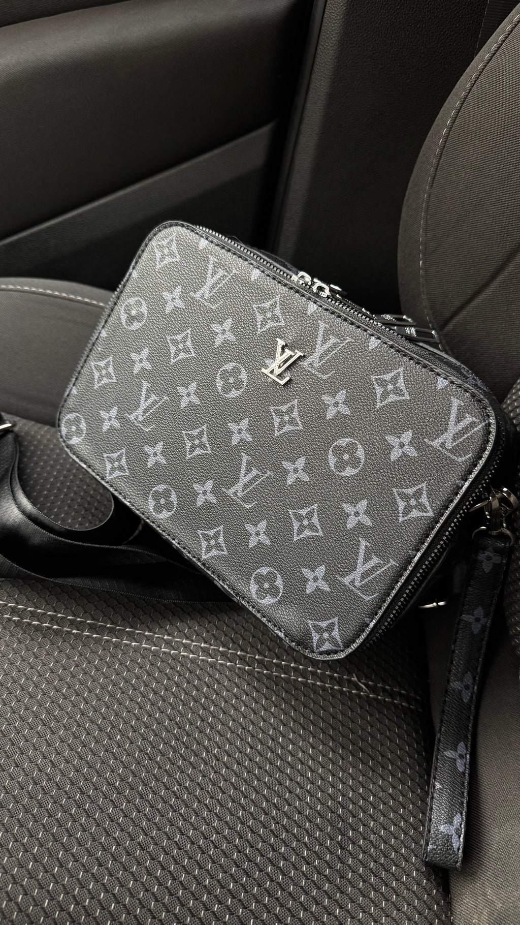 Louis Vuitton Box Bag | Crossbody