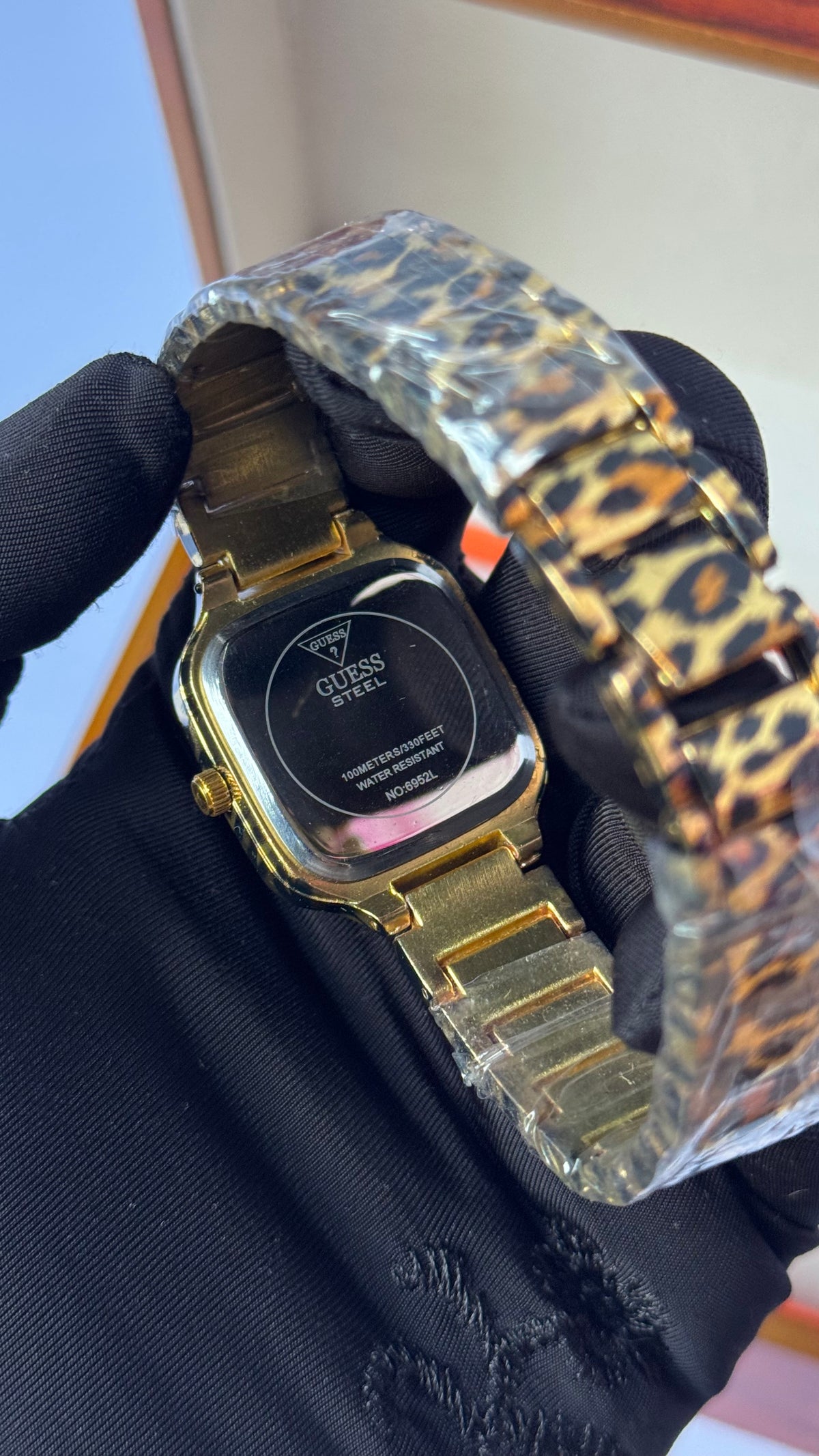 Guess Tiger Reflection  Model