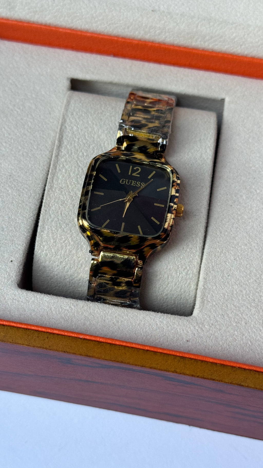 Guess Tiger Reflection  Model