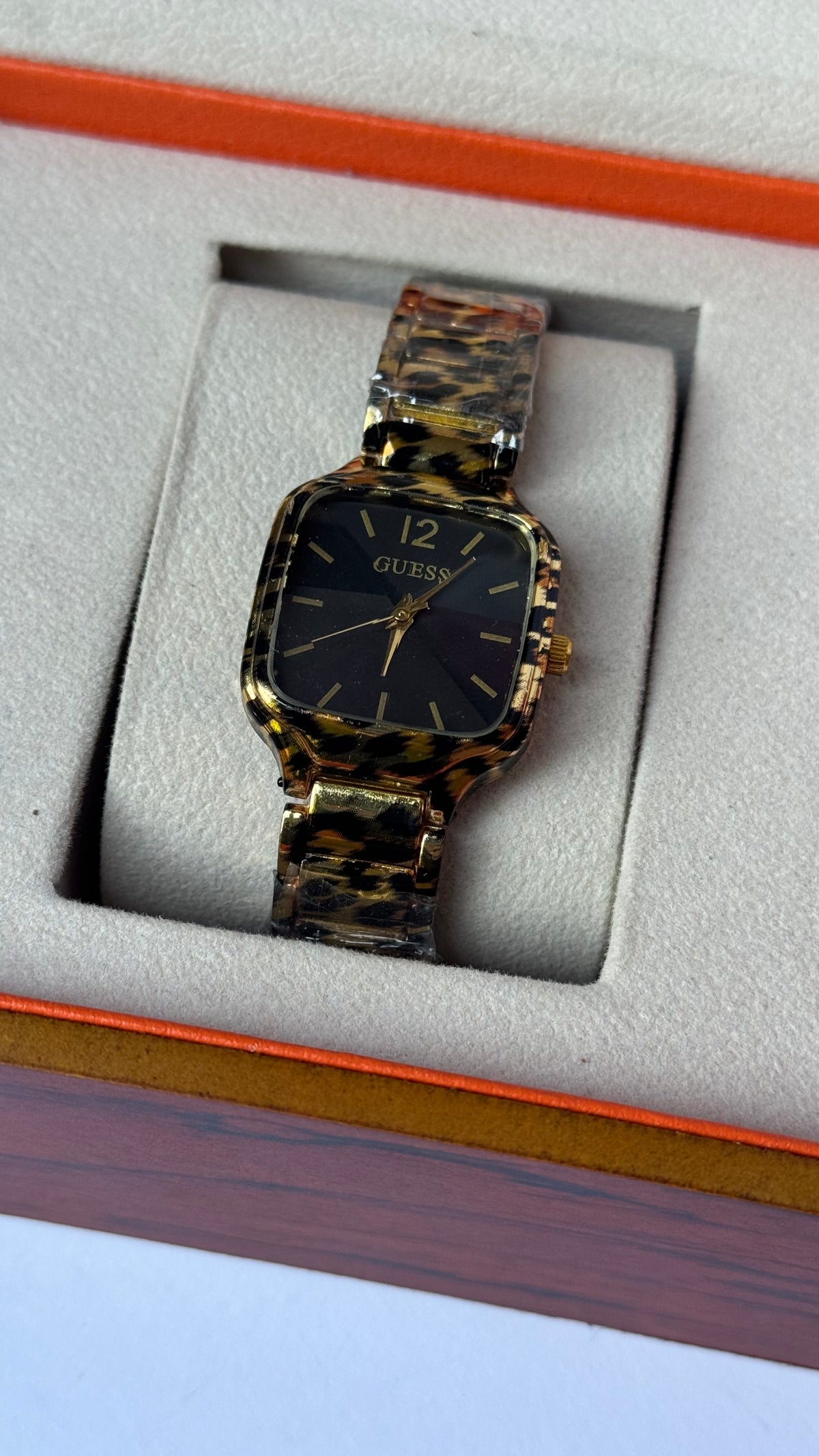 Guess Tiger Reflection  Model