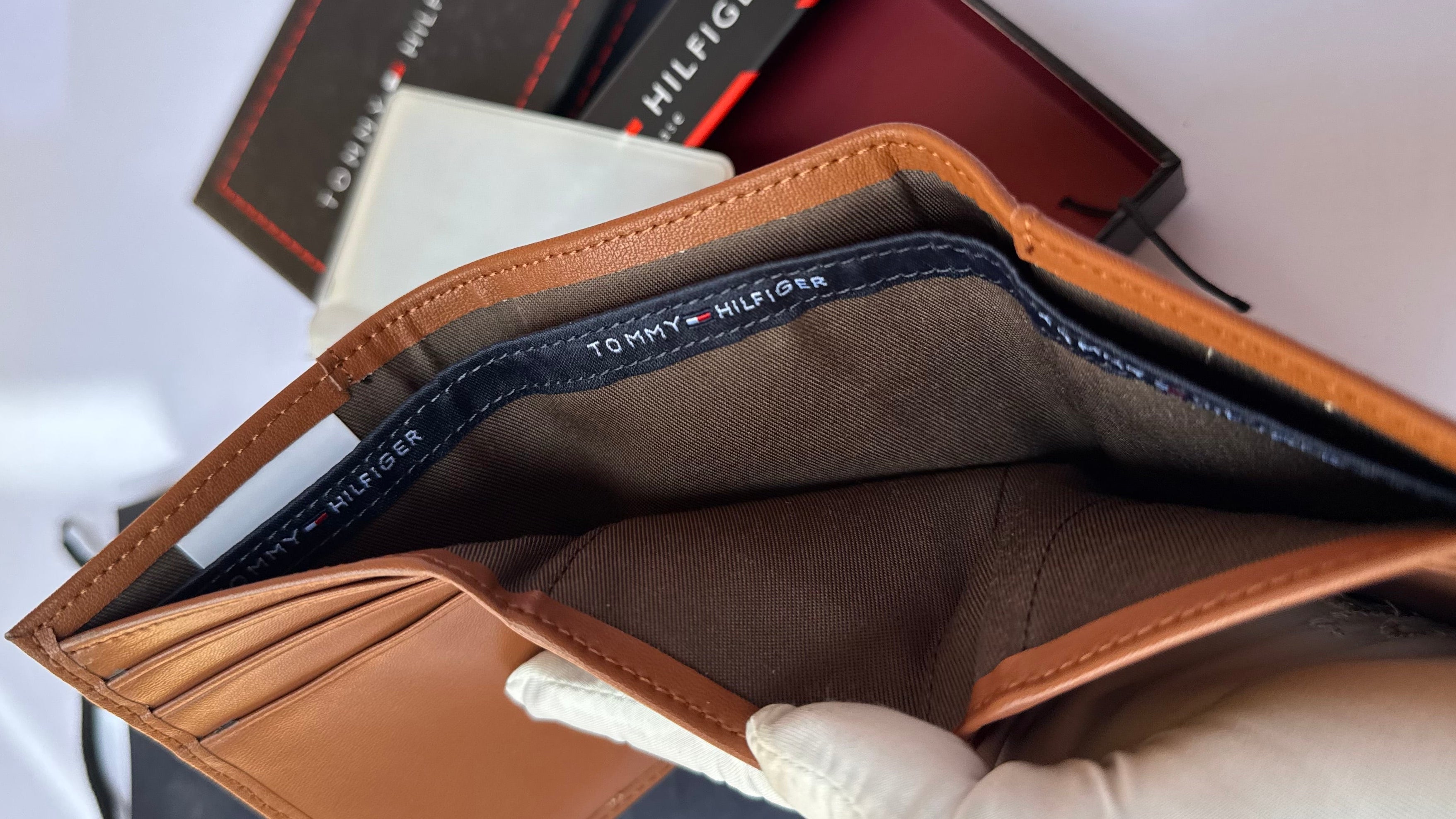 Tommy Hilfiger Trifold Mirror Wallet